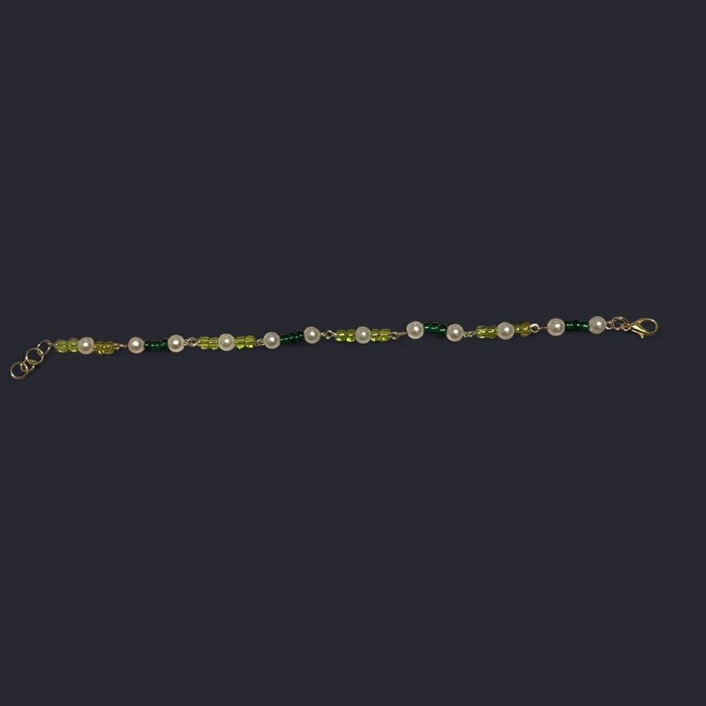 Chic Green and Gold Beaded Bracelet